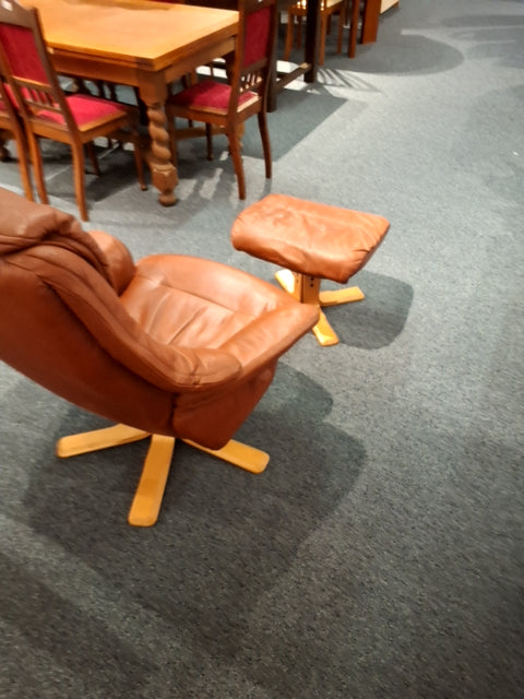 Læderstol med skammel